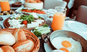 brunch in restaurant